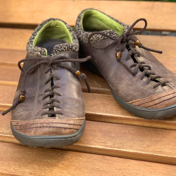 Patagonia Shoes - PATAGONIA SELENITE VELVET BROWN LEATHER  LACE UP HIKING BOOT / SNEAKERS SIZE 9